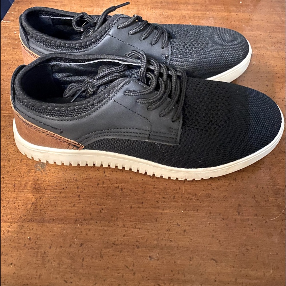Steve Madden Boys size 5